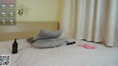 Snapshot of night_shard chatting on 05.31.26 Hannah help me get 50 thumbs up online show from 05.31.26