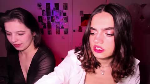 Snapshot of nightfloatt chatting on 11.02.25 Daisy online show from 11.02.25