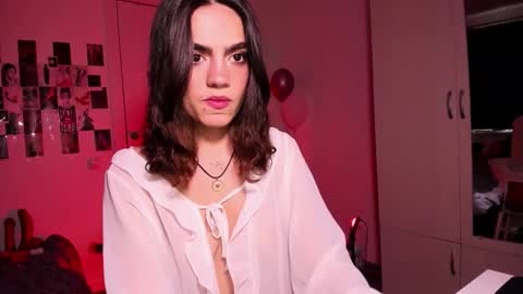 Snapshot of nightfloatt chatting on 11.18.25 Daisy online show from 11.18.25