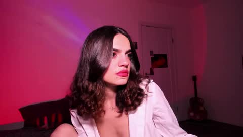 Snapshot of nightfloatt chatting on 11.25.25 Daisy online show from 11.25.25