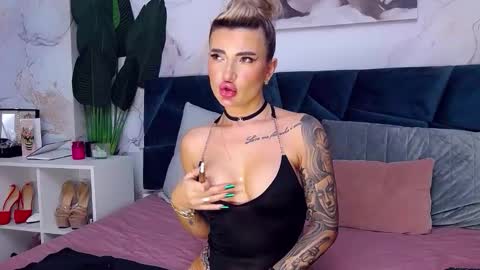 Snapshot of nightshadeiris chatting on 11.04.25 Iris online show from 11.04.25