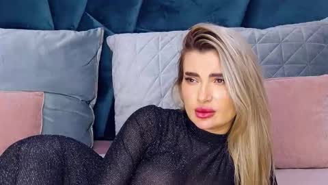 Snapshot of nightshadeiris chatting on 12.18.25 Iris online show from 12.18.25