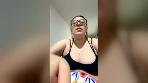 Snapshot of niickyjones chatting on 05.21.26 Anni online show from 05.21.26
