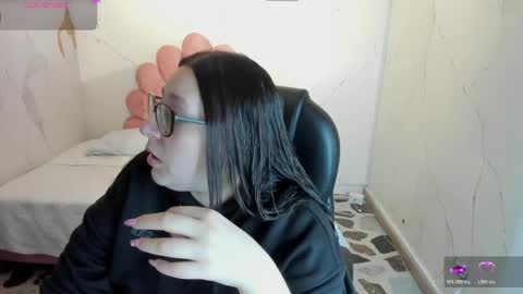 Snapshot of niickyjones chatting on 06.09.26 Anni online show from 06.09.26