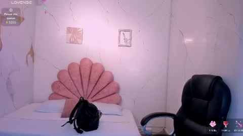 Snapshot of niickyjones chatting on 06.17.26 Anni online show from 06.17.26