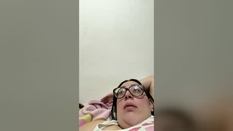 Snapshot of niickyjones chatting on 06.18.26 Anni online show from 06.18.26