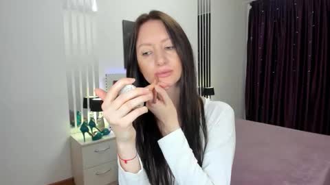 NikaLewis online show from 04.21.26