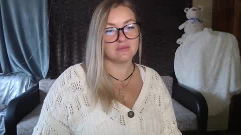 Snapshot of nikaskylink chatting on 09.19.25 Nika online show from 09.19.25