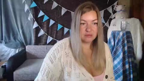 Snapshot of nikaskylink chatting on 10.04.25 Nika online show from 10.04.25