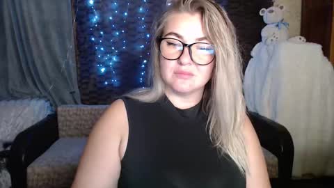 Snapshot of nikaskylink chatting on 10.17.25 Nika online show from 10.17.25