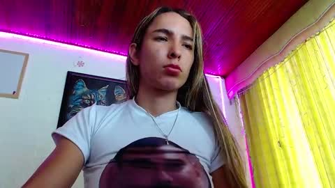 Snapshot of niki_1998 chatting on 12.21.24 Natalia online show from 12.21.24