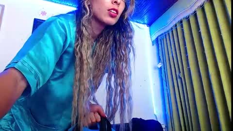 Snapshot of niki_1998 chatting on 02.08.25 Natalia online show from 02.08.25