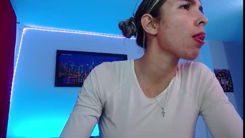 Snapshot of niki_1998 chatting on 09.17.25 Natalia online show from 09.17.25