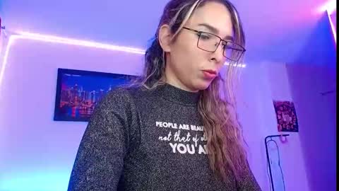 Snapshot of niki_1998 chatting on 09.19.25 Natalia online show from 09.19.25
