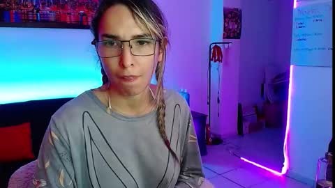 Snapshot of niki_1998 chatting on 09.24.25 Natalia online show from 09.24.25