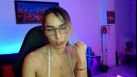 Snapshot of niki_1998 chatting on 10.15.25 Natalia online show from 10.15.25