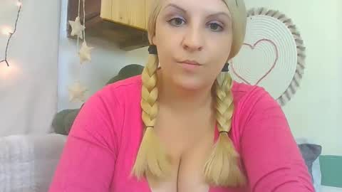 Snapshot of niki_leex chatting on 09.17.25 niki_leex online show from 09.17.25
