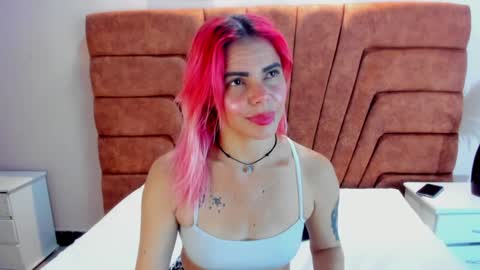 Snapshot of niki_santana chatting on 01.20.25 niki online show from 01.20.25