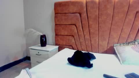 Snapshot of niki_santana chatting on 01.22.25 niki online show from 01.22.25