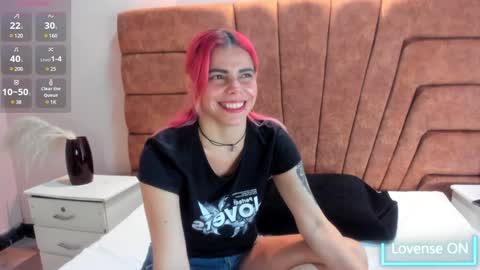 Snapshot of niki_santana chatting on 01.25.25 niki online show from 01.25.25
