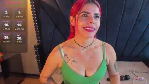 Snapshot of niki_santana chatting on 10.03.25 niki online show from 10.03.25