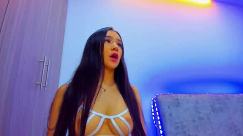 Snapshot of nikii_white chatting on 01.12.26 nikii_white online show from 01.12.26