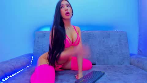 nikii_white online show from 04.15.26