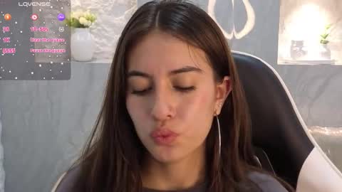 Snapshot of nikka_tx chatting on 11.02.25 Online 2200 to 600 online show from 11.02.25