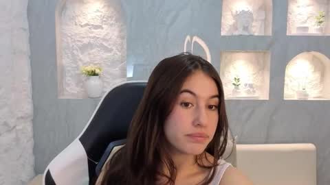 Snapshot of nikka_tx chatting on 12.04.25 Online 2200 to 600 online show from 12.04.25