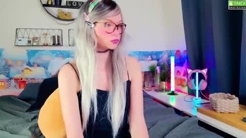 Snapshot of nikki_goldberg chatting on 12.29.24 Kitty Chatte online show from 12.29.24