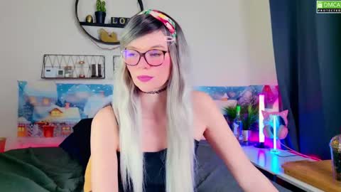 Snapshot of nikki_goldberg chatting on 12.30.24 Kitty Chatte online show from 12.30.24