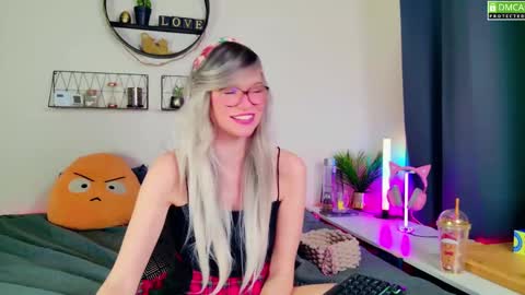 Snapshot of nikki_goldberg chatting on 01.11.25 Kitty Chatte online show from 01.11.25