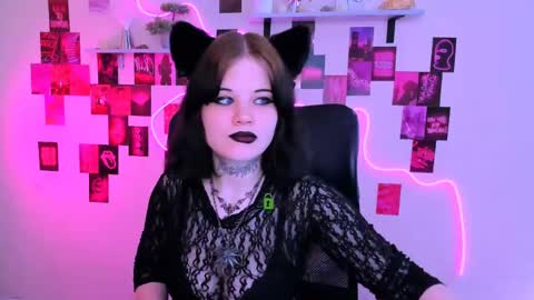 Snapshot of nikki_kiss_ chatting on 05.25.26 nikki_kiss_ online show from 05.25.26