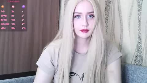 Snapshot of nikki_roseana chatting on 12.19.25 Nikki Roseana online show from 12.19.25