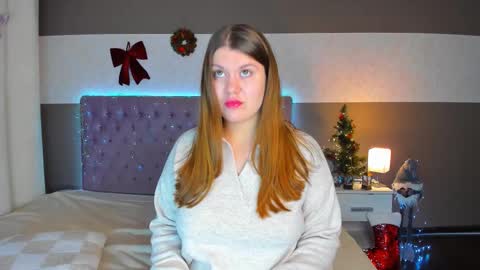 Snapshot of nikkibust chatting on 12.21.25 Nikki online show from 12.21.25