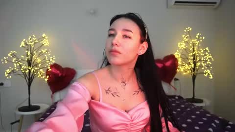 Snapshot of nikkigoldx chatting on 03.08.25 Nikki online show from 03.08.25