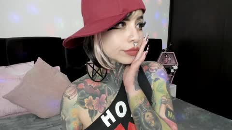 Snapshot of nikkiramone chatting on 12.12.24 Nikki Ramone online show from 12.12.24
