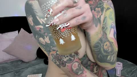 Snapshot of nikkiramone chatting on 12.12.24 Nikki Ramone online show from 12.12.24