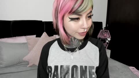 Snapshot of nikkiramone chatting on 01.03.25 Nikki Ramone online show from 01.03.25