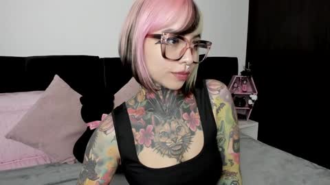 Snapshot of nikkiramone chatting on 01.27.25 Nikki Ramone online show from 01.27.25