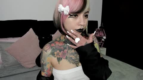 Snapshot of nikkiramone chatting on 01.28.25 Nikki Ramone online show from 01.28.25