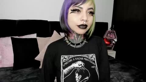 Snapshot of nikkiramone chatting on 02.15.25 Nikki Ramone online show from 02.15.25