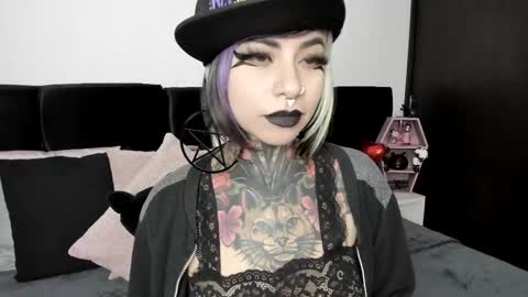 Snapshot of nikkiramone chatting on 02.19.25 Nikki Ramone online show from 02.19.25