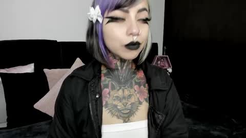 Snapshot of nikkiramone chatting on 03.04.25 Nikki Ramone online show from 03.04.25