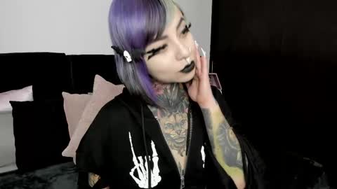 Snapshot of nikkiramone chatting on 03.05.25 Nikki Ramone online show from 03.05.25