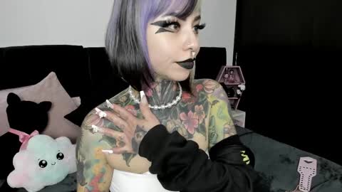 Snapshot of nikkiramone chatting on 03.11.25 Nikki Ramone online show from 03.11.25