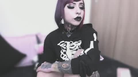 Snapshot of nikkiramone chatting on 09.09.25 Nikki Ramone online show from 09.09.25