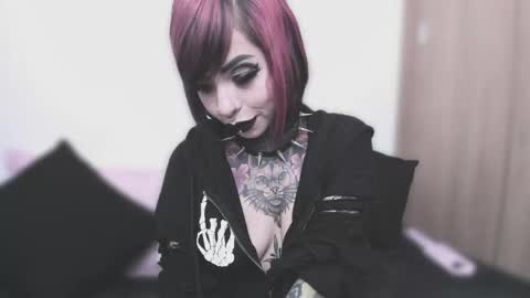 Snapshot of nikkiramone chatting on 09.12.25 Nikki Ramone online show from 09.12.25