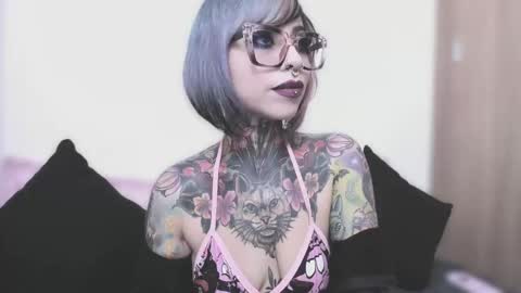 Snapshot of nikkiramone chatting on 09.19.25 Nikki Ramone online show from 09.19.25