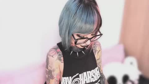 Snapshot of nikkiramone chatting on 10.02.25 Nikki Ramone online show from 10.02.25